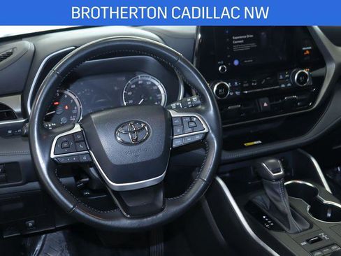 Used 2023 Toyota Highlander XLE image 20
