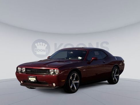 Used 2014 Dodge Challenger SXT image 1