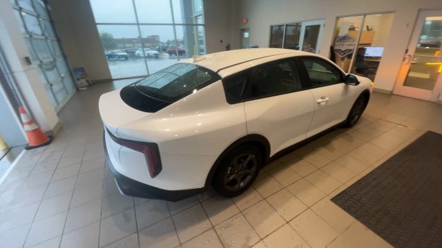 Used 2025 Kia K4 FWD image 2