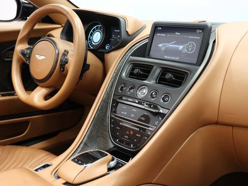 Used 2020 Aston Martin DB11 Volante RWD image 81