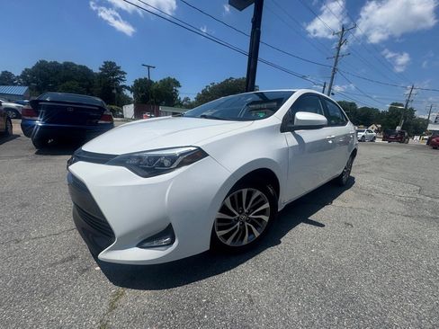 Used 2018 Toyota Corolla XLE FWD image 4