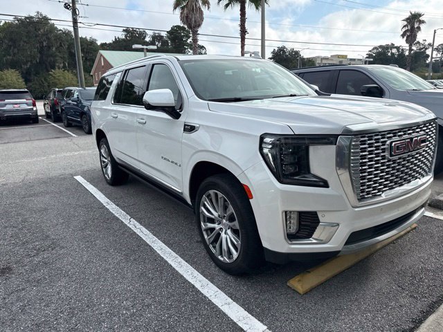 Used 2022 GMC Yukon XL Denali w/ Denali Premium Package RWD image 4