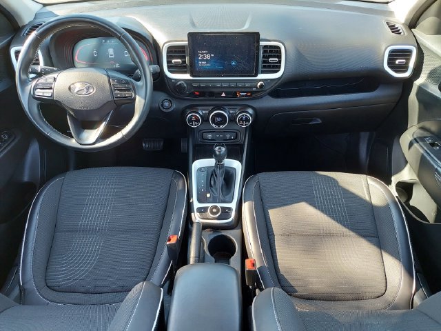 Used 2023 Hyundai Venue Limited w/ Cargo Package FWD image 3