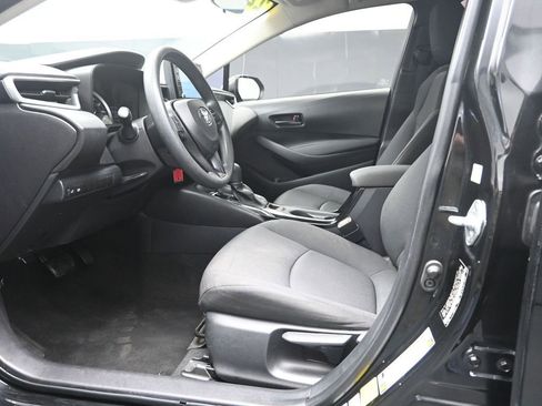 Used 2022 Toyota Corolla LE FWD image 16
