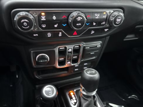 Certified 2020 Jeep Wrangler Unlimited Sport S w/ Sun And Sound Package image 30