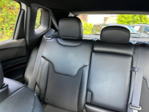 Used 2025 Jeep Compass Trailhawk AWD/4WD image 39
