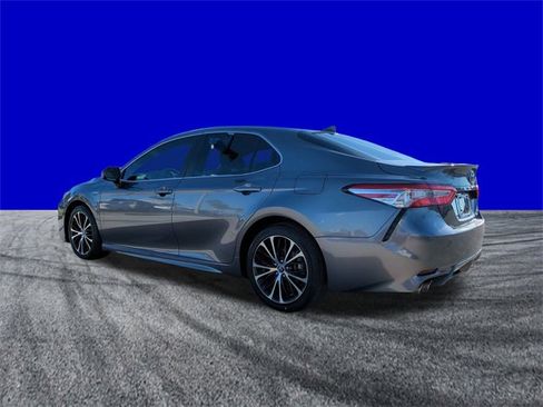 Used 2020 Toyota Camry SE image 6