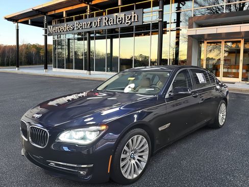 Used 2013 BMW 750Li image 1