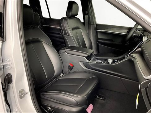 New 2025 Jeep Grand Cherokee L Limited image 12