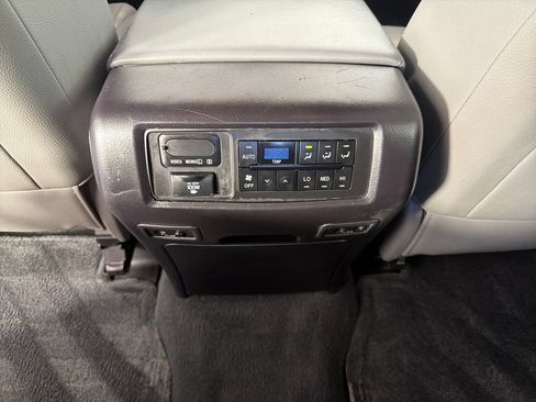 Used 2019 Toyota Sequoia Platinum w/ Carpet Mat Package (TMS) AWD/4WD image 17