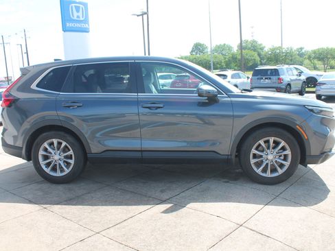 Used 2023 Honda CR-V EX image 3