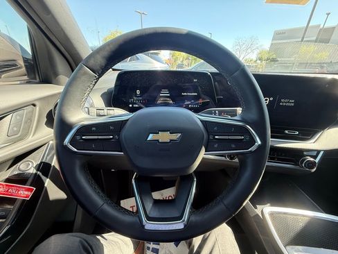 Used 2025 Chevrolet Equinox LT image 17