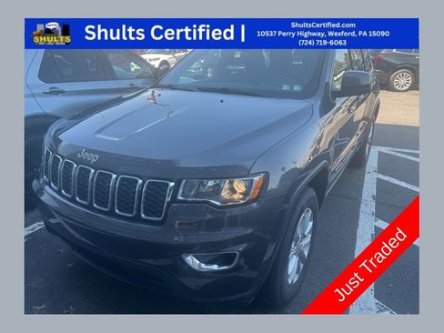 Used 2021 Jeep Grand Cherokee Laredo image 1