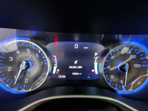 Used 2022 Chrysler Pacifica Touring-L image 16