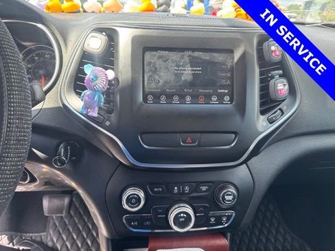 Used 2019 Jeep Cherokee Latitude w/ Popular Appearance Group FWD image 6