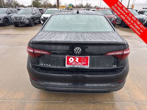 Used 2024 Volkswagen Jetta SE image 4
