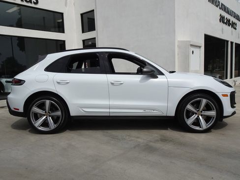 Used 2023 Porsche Macan Turbo image 8
