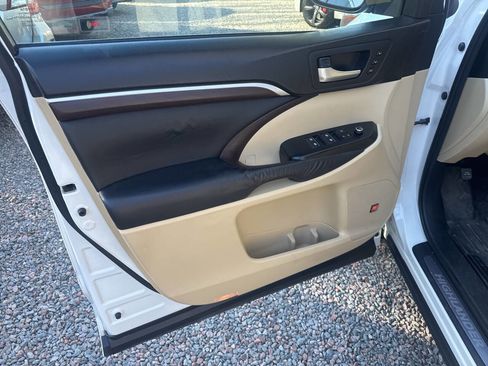 Used 2015 Toyota Highlander Limited image 14