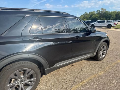 Used 2024 Ford Explorer XLT w/ Equipment Group 202A AWD/4WD image 12