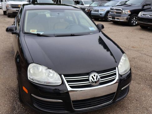 Used 2008 Volkswagen Jetta SE FWD image 2