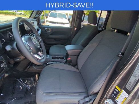 Used 2025 Jeep Wrangler Unlimited Sahara w/ Safety Group AWD/4WD image 14