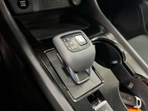 Used 2024 Nissan Rogue S AWD/4WD image 17