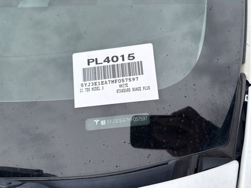 Used 2021 Tesla Model 3 Standard Range Plus image 2