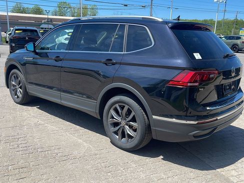 Used 2023 Volkswagen Tiguan SE AWD/4WD image 6