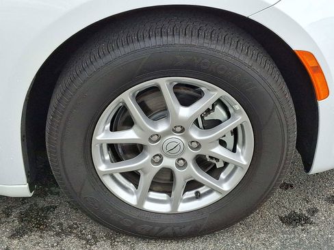 Used 2026 Chrysler Pacifica Select FWD image 8