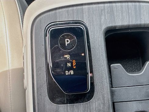 Used 2024 Nissan Ariya AWD image 18