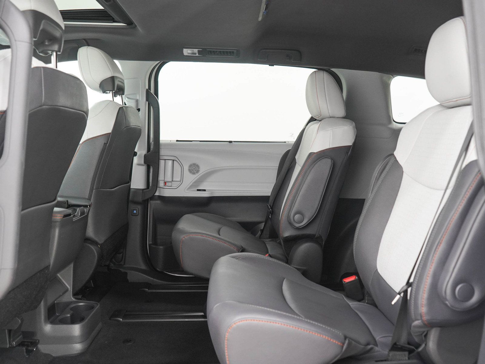 Used 2024 Toyota Sienna XSE AWD/4WD image 16