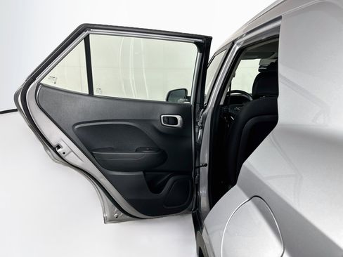 Used 2025 Hyundai Venue SEL FWD image 26