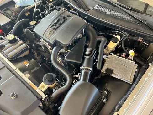 Used 2008 Lincoln Town Car Signature Limited image 36