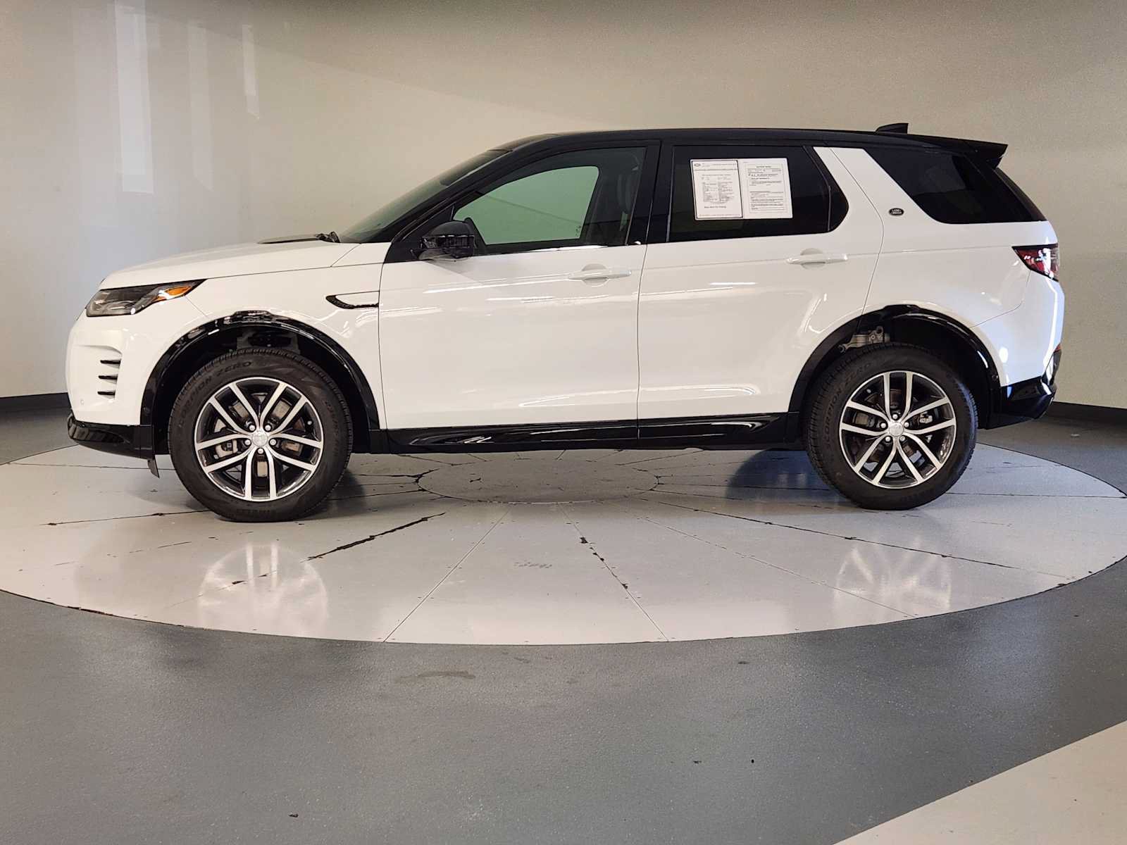 Used 2026 Land Rover Discovery Sport Landmark AWD/4WD image 5