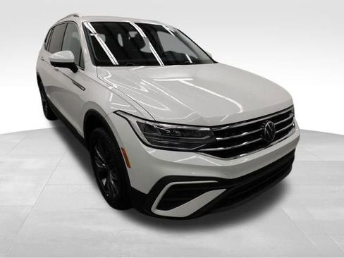 Used 2023 Volkswagen Tiguan SE image 2