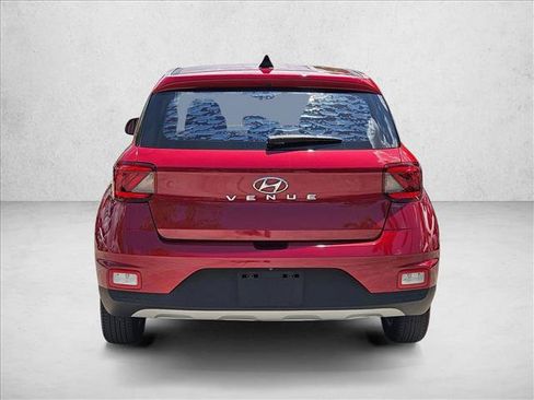 Used 2021 Hyundai Venue SE FWD image 4