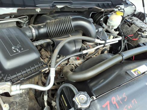 Used 2018 RAM 1500 SLT image 13