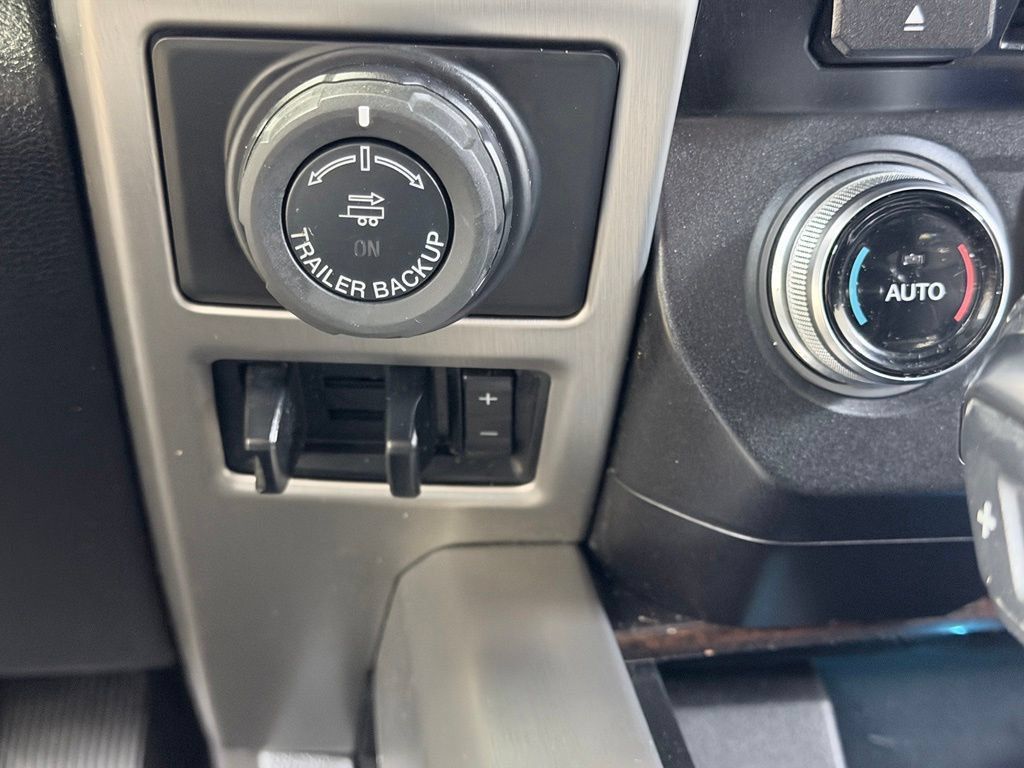 Used 2017 Ford F150 Platinum w/ Equipment Group 701A Luxury AWD/4WD image 52