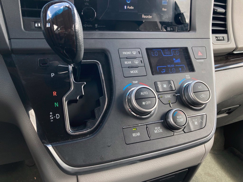 Used 2015 Toyota Sienna XLE Premium FWD image 19