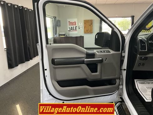 Used 2016 Ford F150 XLT w/ Equipment Group 302A Luxury AWD/4WD image 12