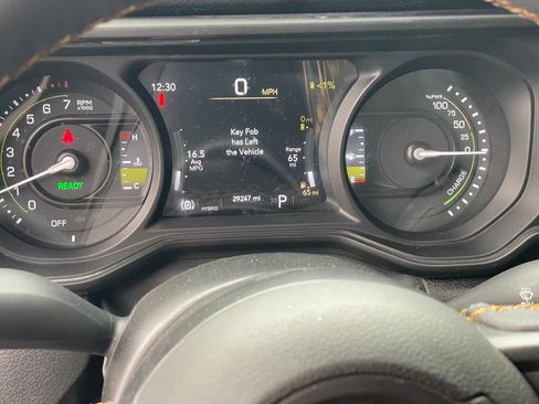 Used 2024 Jeep Wrangler Unlimited AWD/4WD image 21