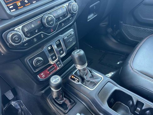 Used 2021 Jeep Wrangler Rubicon AWD/4WD image 12