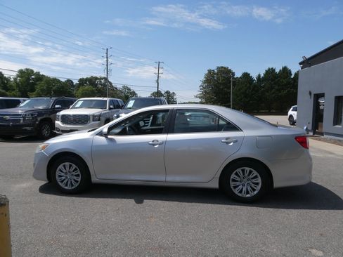 Used 2014 Toyota Camry FWD image 9
