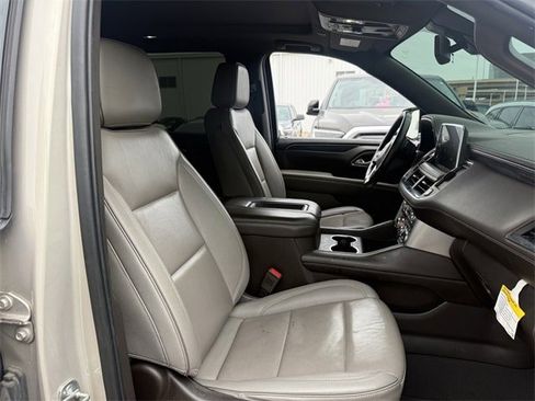 Used 2022 GMC Yukon SLT w/ SLT Premium Package image 30