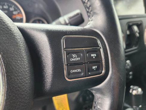 Used 2016 Jeep Wrangler Unlimited Sahara image 33