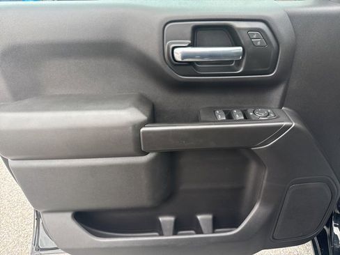 Used 2022 Chevrolet Silverado 1500 Custom image 10