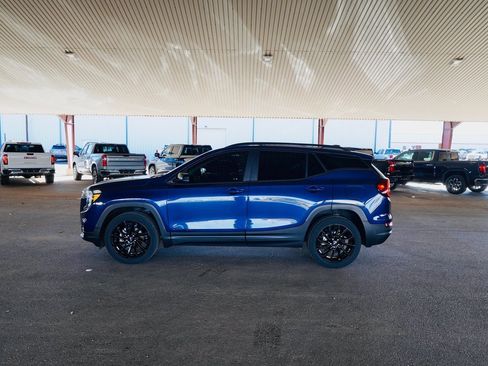 Used 2023 GMC Terrain SLE w/ Driver Convenience Package image 4