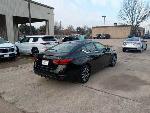 Used 2024 Nissan Altima 2.5 SV image 11
