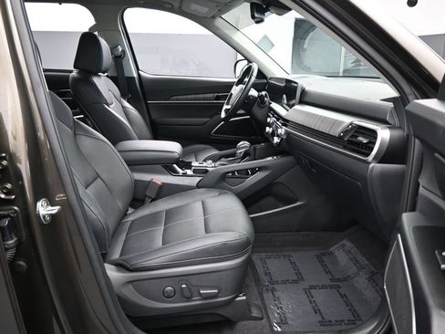 Used 2025 Kia Telluride EX w/ EX Captain's Chair Package FWD image 45