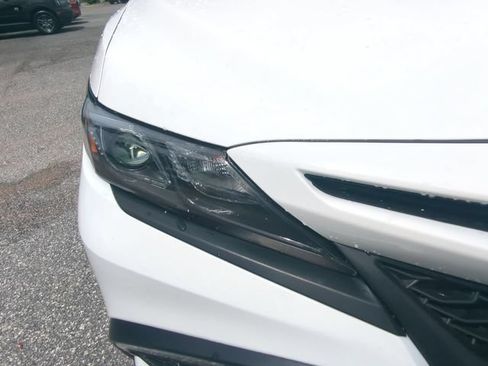 Used 2022 Toyota Camry SE FWD image 11